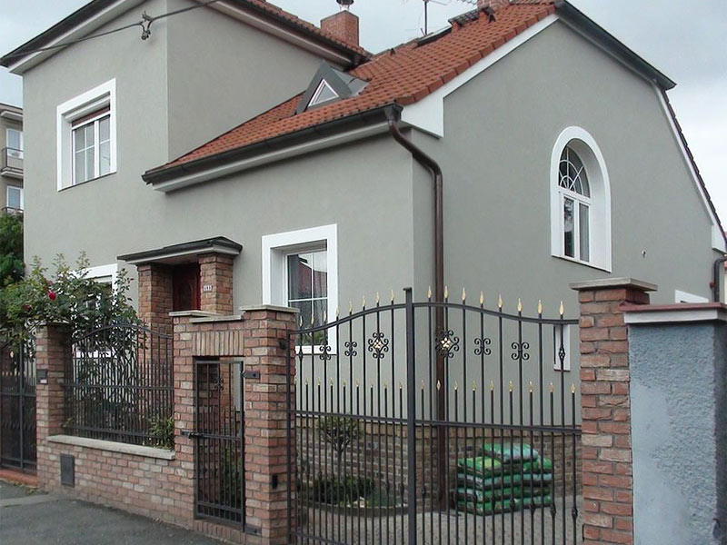 Rodinné domy a střechy na klíč